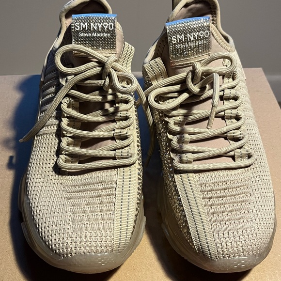 Steven Madden size 7 sneakers - Picture 3 of 3